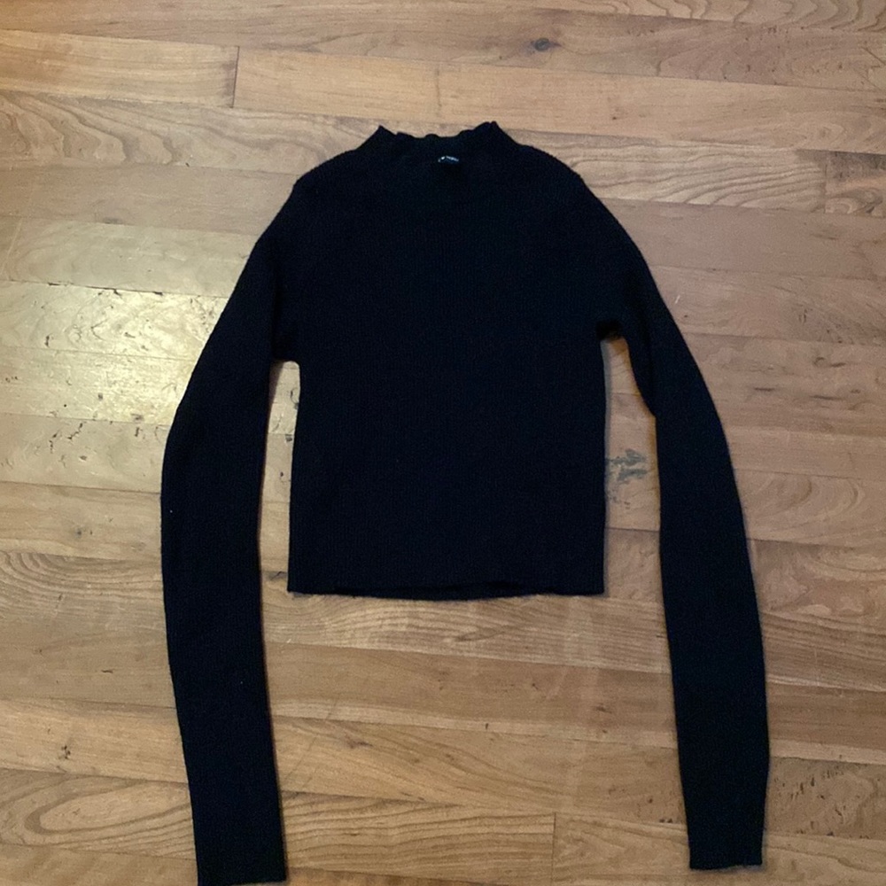 Brandy Melville long sleeve sweater